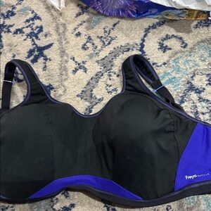 Freya Active underwire sports bra 34H UK